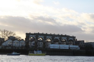 aan de overkant Canary Wharf